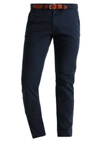 Marineblaue Slim-Fit-Hosen mit vorderen Taschen, Gürtelschlaufen und einem braunen Ledergürtel mit einer silbernen Schnalle.