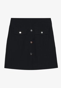 Černá minisukně z texturované látky, s předním zapínáním na knoflíky, dvěma našitými kapsami a akcenty z kovu ve stříbrné barvě.