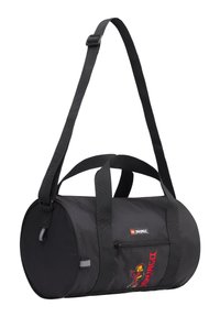 Borsa da viaggio cilindrica nera con tracolla, dotata di tasca frontale con zip e grafica di un ninja rosso. Realizzata in materiale resistente con manici rinforzati.