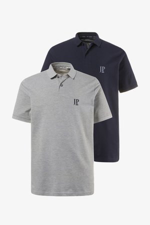 JP1880, Koszulka polo