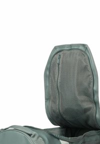 Bolsa de lona verde con malla y tela, que cuenta con un compartimento con cremallera en la parte superior y lados texturizados, diseñada para la durabilidad y la organización.