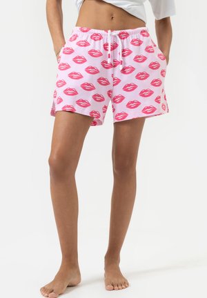 Roze katoenen shorts met een herhaald patroon van rode lippen, elastische tailleband met trekkoord en zijzakken. Zachte stof met een ontspannen pasvorm.