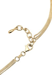 Halsband i guldtonat metall med en texturerad kedja, karbinhake och sammanlänkade länkar. Har en slät och glansig yta genom hela.