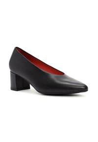 Pantofole nere in pelle con punta a punta, tacco a blocco e rivestimento interno rosso. Texture liscia e design elegante.