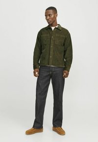Jack & Jones WEIT GESCHNITTEN  - Chemise - sea turtle