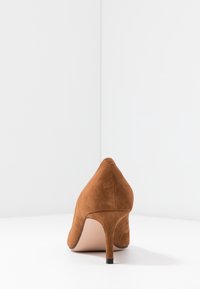 HUGO Decolleté - cognac