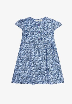 Kék virágmintás ruha rövid ujjal. Kerek nyakkivágással, gombos záródással és fodros szoknyával rendelkezik. Könnyű anyagból készült, apró fehér virágokkal.