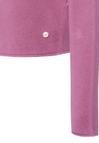 Pulover z dolgimi rokavi iz svetlo vijoličnega pletenega blaga z teksturirano površino in majhno srebrno logotipsko podrobnostjo blizu roba.