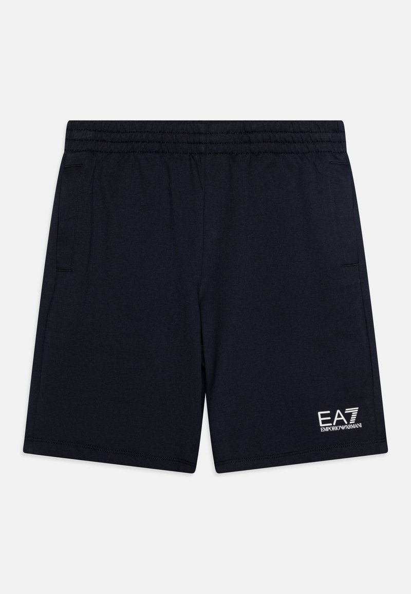 Námornícke modré športové šortky vyrobené z jemného materiálu, s elastickým pásom, bočnými vreckami a bielym logom EA7 na dolnej ľavej nohe.