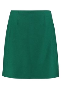 Mini jupe verte en tissu lisse, avec une coupe ajustée, des plis centraux à l'avant et des poches latérales discrètes.