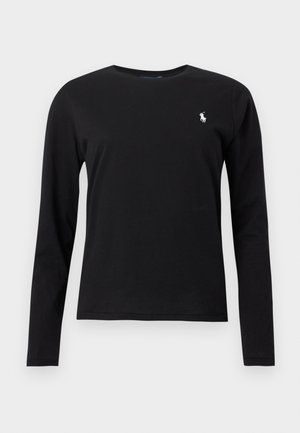 Chemise noire à manches longues avec col ras du cou, petit logo de joueur de polo brodé en blanc sur le côté gauche de la poitrine, présentée sur un fond uni.