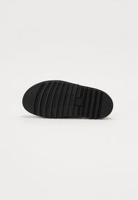 Thumbnail Image 5