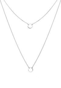 Collana a strati in argento con due catene sottili e pendenti circolari. Le catene sono finemente collegate, evidenziando un design elegante e minimalista.
