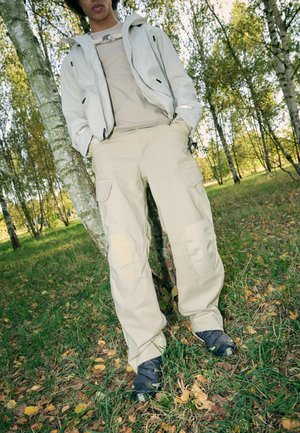 LATITUDE TECH PANT - Ulkohousut - white birch