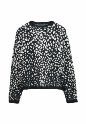 Černý pletený svetr s nadýchanou texturou, s bílými abstraktními skvrnami po celém povrchu. Kulatý výstřih, dlouhé rukávy a krátký střih.
