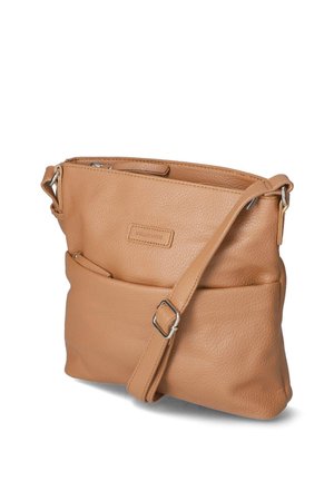 Jasnobrązowa skórzana torba na ramię z regulowanym paskiem, przednią kieszenią i zamkiem błyskawicznym, przedstawiona na białym tle.