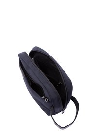 Zaino nero in nylon con esterno testurizzato, diversi scomparti con zip e una maniglia superiore per il trasporto. Fodera interna liscia.