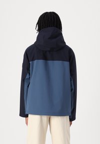Tommy Hilfiger COLOR BLOCKING HOODED - Light jacket - desert sky