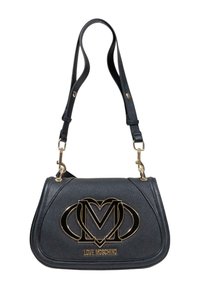 Borsa a mano nera in ecopelle con logo "M" dorato, forma strutturata, tracolla staccabile e dettagli in hardware dorato. Superficie con texture.