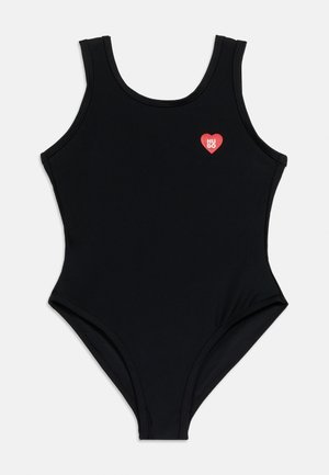Zwarte eendelig badpak met brede schouderbanden en een klein rood hartlogo op de borst met de tekst "HUGO."