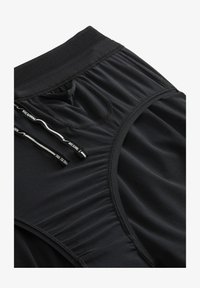 Unausgewählt, black white