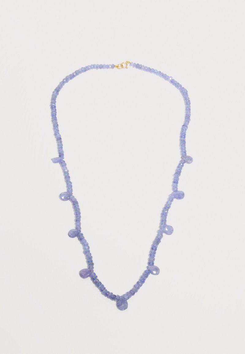 Κολιέ με γυαλιστερές ανοιχτό μωβ χάντρες και σταγόνα σχήματος λίθοι, τοποθετημένα ομοιόμορφα κατά μήκος του νήματος με κλείσιμο χρυσού.