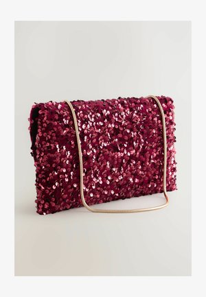 Geantă de mână acoperită cu paiete bordeaux, având o curea de lanț aurie. Formă rectangulară, cu o textură netedă și un finisaj lucios.