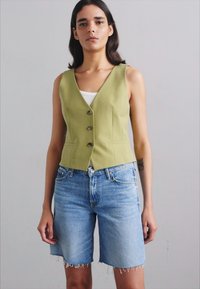 Mother DOWN LOW UNDERCOVER FRAY SUPERIOR - Jeansshorts - material girl