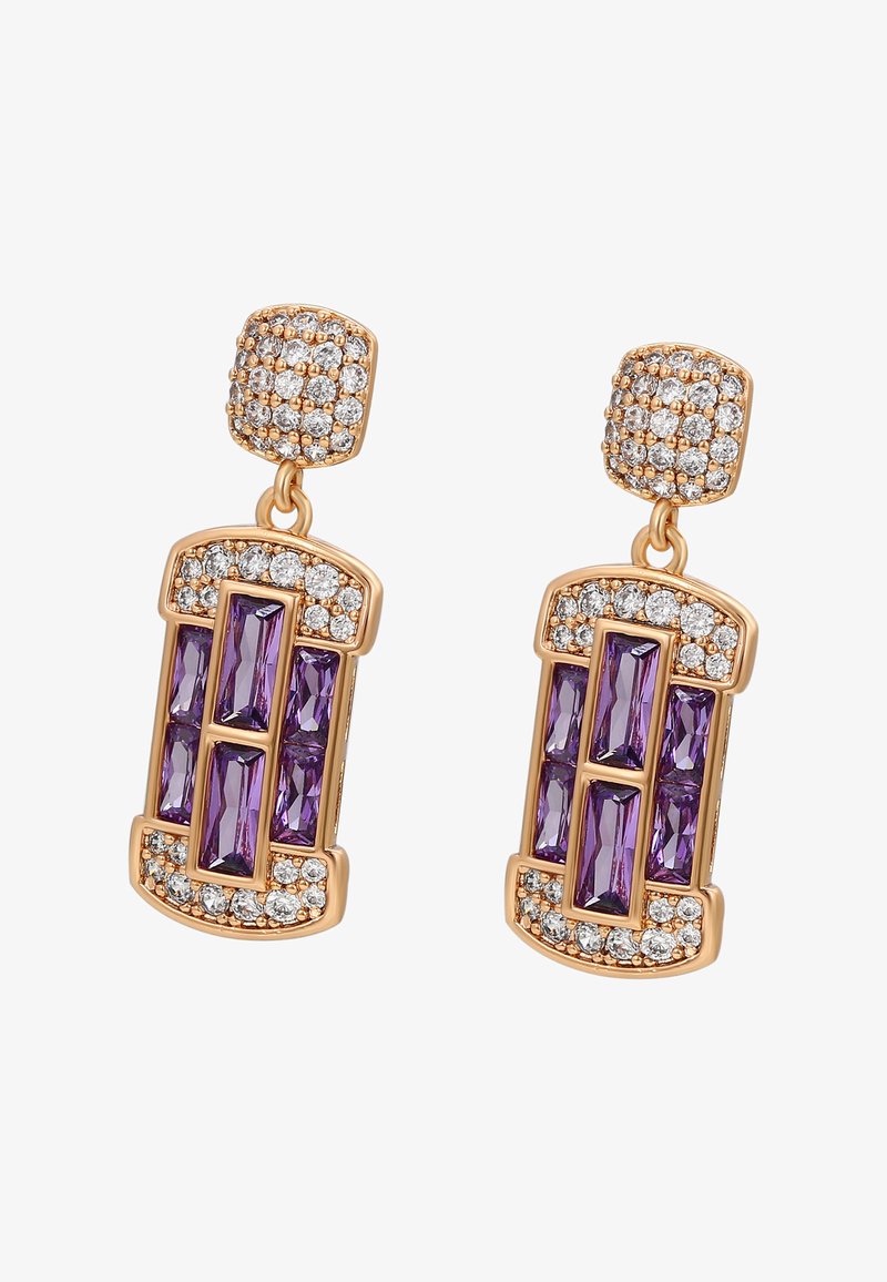 Cercei cu nuanță de aur, având pietre rectangulare de culoare purpurie și accente de cristale clare, care prezintă un design geometric cu detalii intricate.