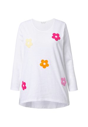 Camicia bianca a maniche lunghe con scollatura rotonda, caratterizzata da cinque applicazioni floreali colorate in giallo, rosa, arancione e viola sul davanti.