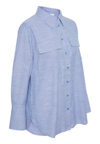 Camicia a righe blu e bianche, con colletto, due tasche sul petto e maniche svasate, realizzata in tessuto leggero con una consistenza morbida.
