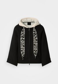 Sudadera negra con capucha y un interior beige contrastante, con cordones con estampado de cebra y cierre frontal con cremallera.