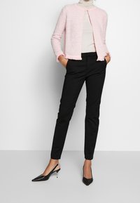 Rich & Royal Chaqueta de punto - light pink
