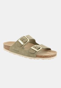 Sandali in suede verde con due cinturini regolabili, fibbie color oro, un sottopiede in sughero e una suola in gomma testurizzata.