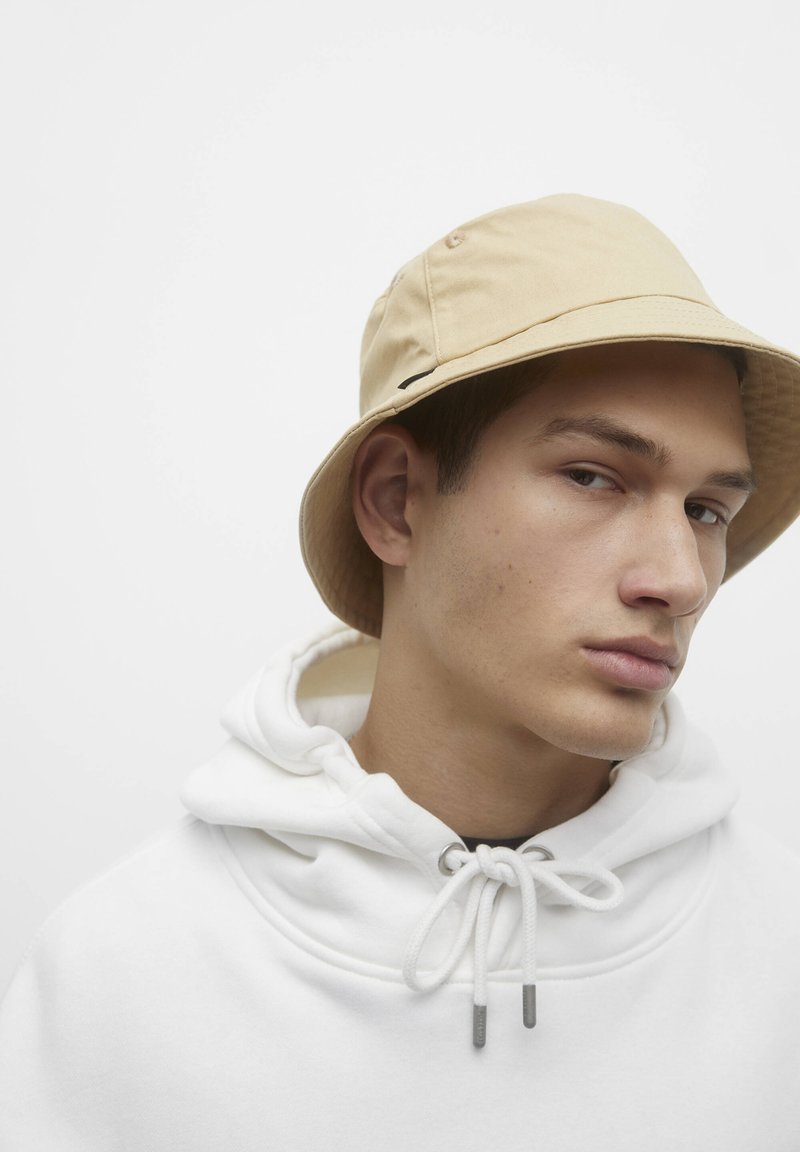 PULL&BEAR BASIC BUCKET Hut beige Zalando.de