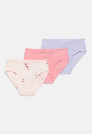 Trois paires de culottes pour filles : une rose clair avec des imprimés de danse, une rose uni et une lavande uni. Toutes sont en coton doux et possèdent une taille élastique.