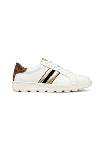 Sneakers bianche con strisce oro e nere, dettaglio tacco con stampa leopardata, suola strutturata e punta arrotondata. Progettate per un uso casual.