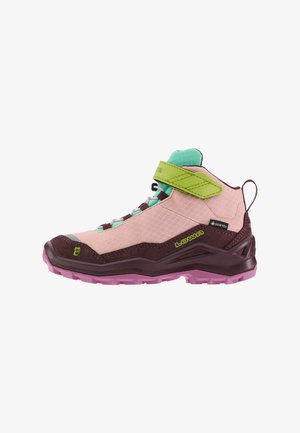 Hoher Outdoor-Wanderschuh in Pink, Grün und Lila mit Klettverschluss, Gore-Tex-Label und profiliertem Sohlenlauf.