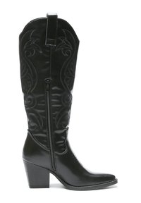 Botas de cowboy de cuero negro con punta afilada, costuras decorativas, cremallera lateral y tacón grueso. Textura suave y diseño alto.