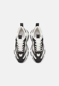 Steve Madden POSSESSION - Trainers - black/white