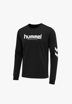 Czarna sportowa koszula z długim rękawem z białym logo "hummel". Posiada szare akcenty w kształcie chevronu na lewym rękawie. Wykonana z miękkiego materiału.