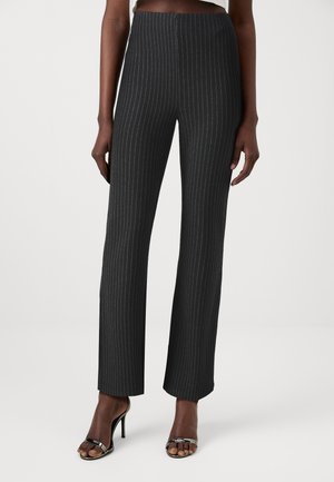 Pieces PCNIANNAH FLARED - Stoffhose - black/cloud dancer