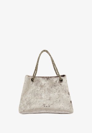 Borsa in velluto grigio con superficie texturizzata, due spallacci intrecciati di metallo e un logo discreto alla base. Forma rettangolare, design spazioso.