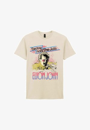 Maglietta beige con grafica colorata di Elton John con occhiali rosa, giacca gialla e testo "Benny And The Jets" e "Elton John."