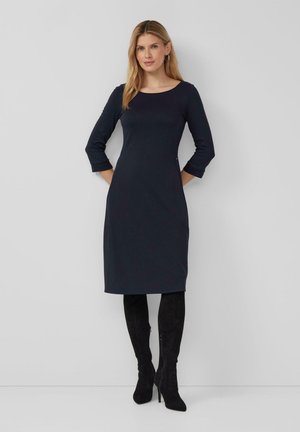 - Sukienka z dżerseju