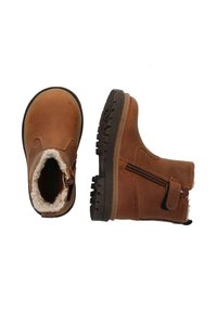 Bruine enkelboots van suede met een gestructureerde rubberen zool. Voorzien van een zijrits, klittenbandsluiting en een voering van nepbont.