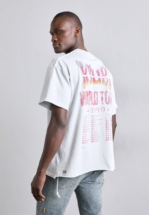 GLOBAL EKCESS TEE PAINTED - T-shirt imprimé - white