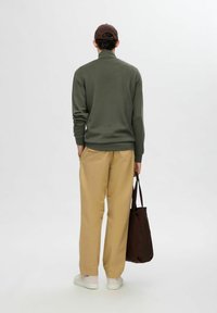 Selected Homme SLHEMANUEL SOFT ZIP HIGH NECK - Sportinis megztinis - forest night