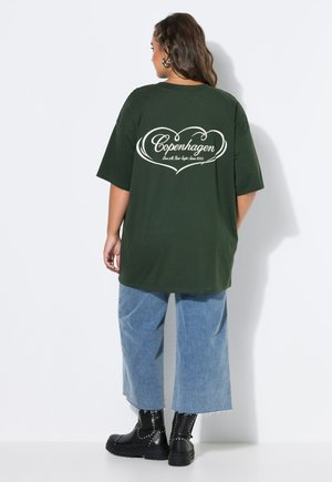 Studio Untold COPENHAGEN OVERSIZED GRAPHIC TEE - T-shirt print - dark olive