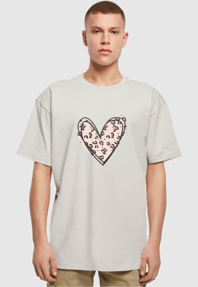 Merchcode VALENTINES DAY - LEOPARD HEART HEAVY - Camiseta estampada - lightasphalt